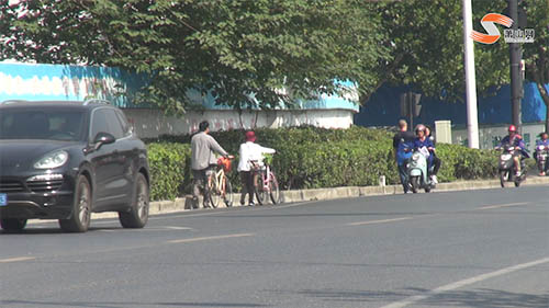 城區(qū)還有農(nóng)村道路？通惠南路這個(gè)路段機(jī)非人混行