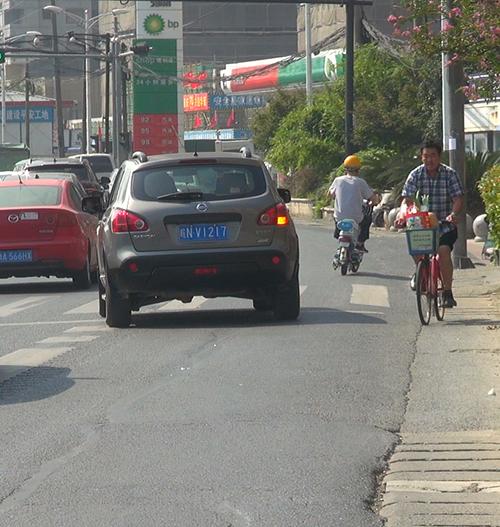 城區(qū)還有農(nóng)村道路？通惠南路這個(gè)路段機(jī)非人混行