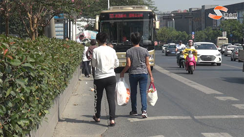 城區(qū)還有農(nóng)村道路？通惠南路這個(gè)路段機(jī)非人混行